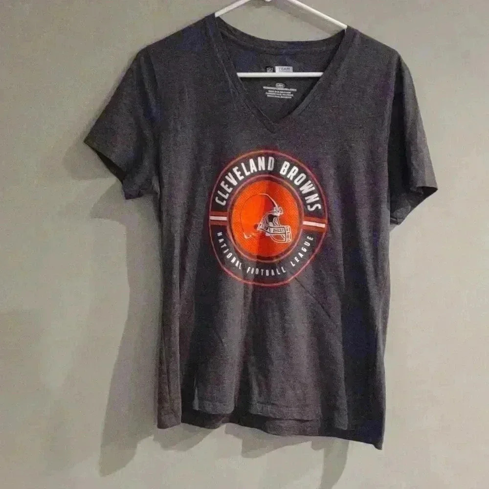 NFL Cleveland Browns v-neck short sleeve T-shirt women's large